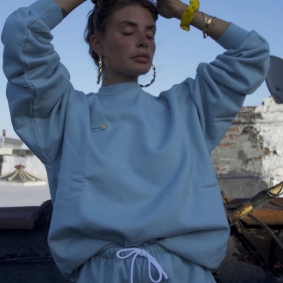 CROPPED CLASSIC CREWNECK - Picture 7 of 9